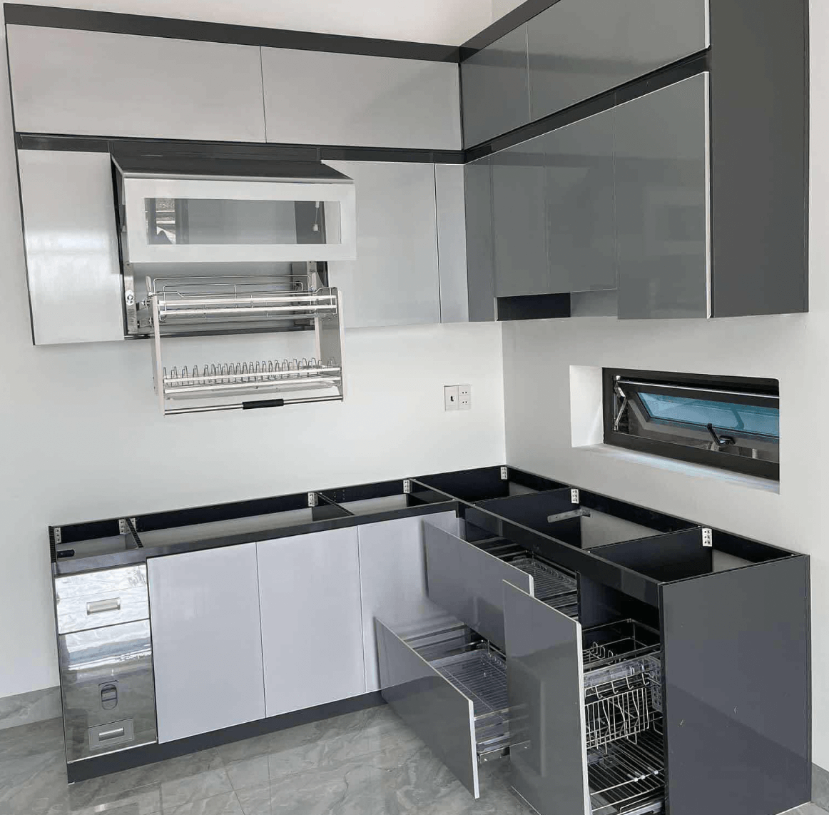 Phụ kiện tủ bếp thông minh luôn được người Việt chọn lựa giúp không gian bếp tinh gọn hơn