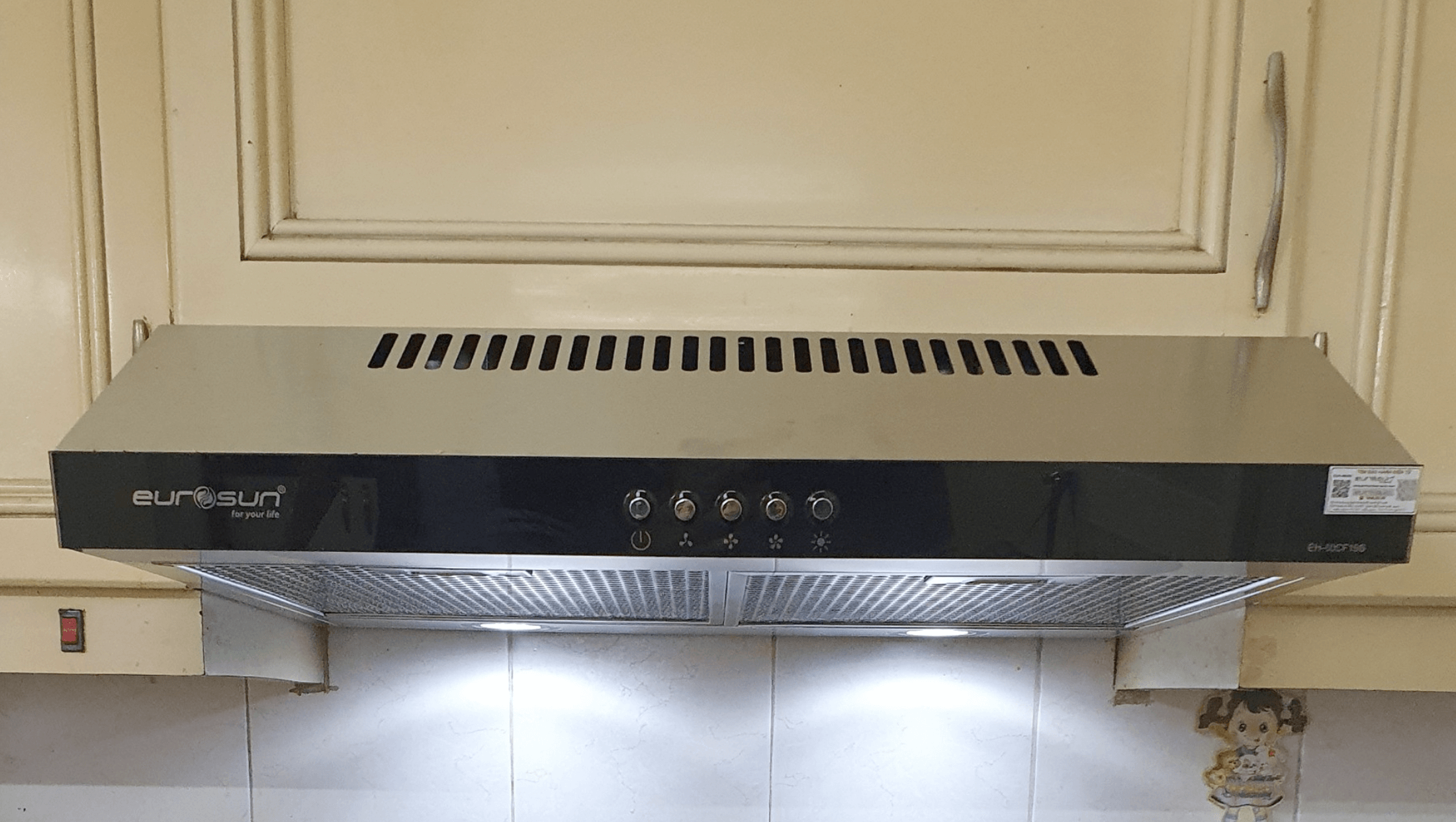 Máy Hút Mùi Eurosun EH-60CF19S Vẻ Đẹp Của Sự Chuyên Nghiệp Và Sự Bền Bỉ