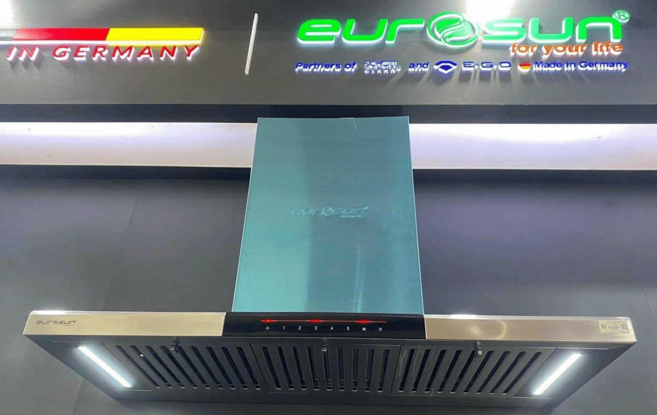 Máy Hút Mùi Eurosun EH-70AF76  Cân Bằng Hoàn Hảo Về Hiệu Năng Và Trải Nghiệm