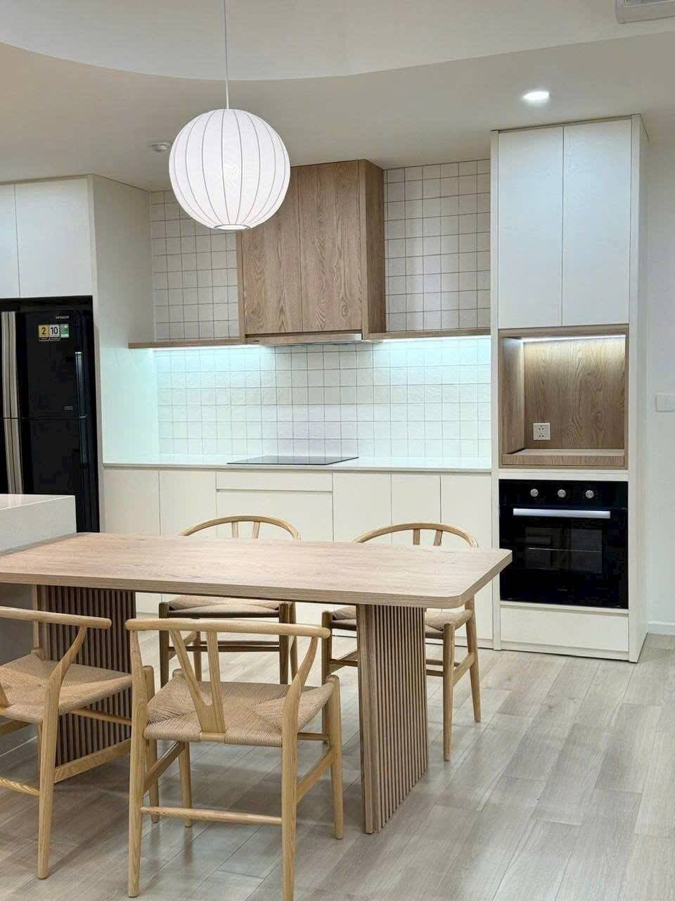Hệ thống phụ kiện thiết bị tủ bếp thông minh với giải phấp hiệu quả về làm sạch tự động