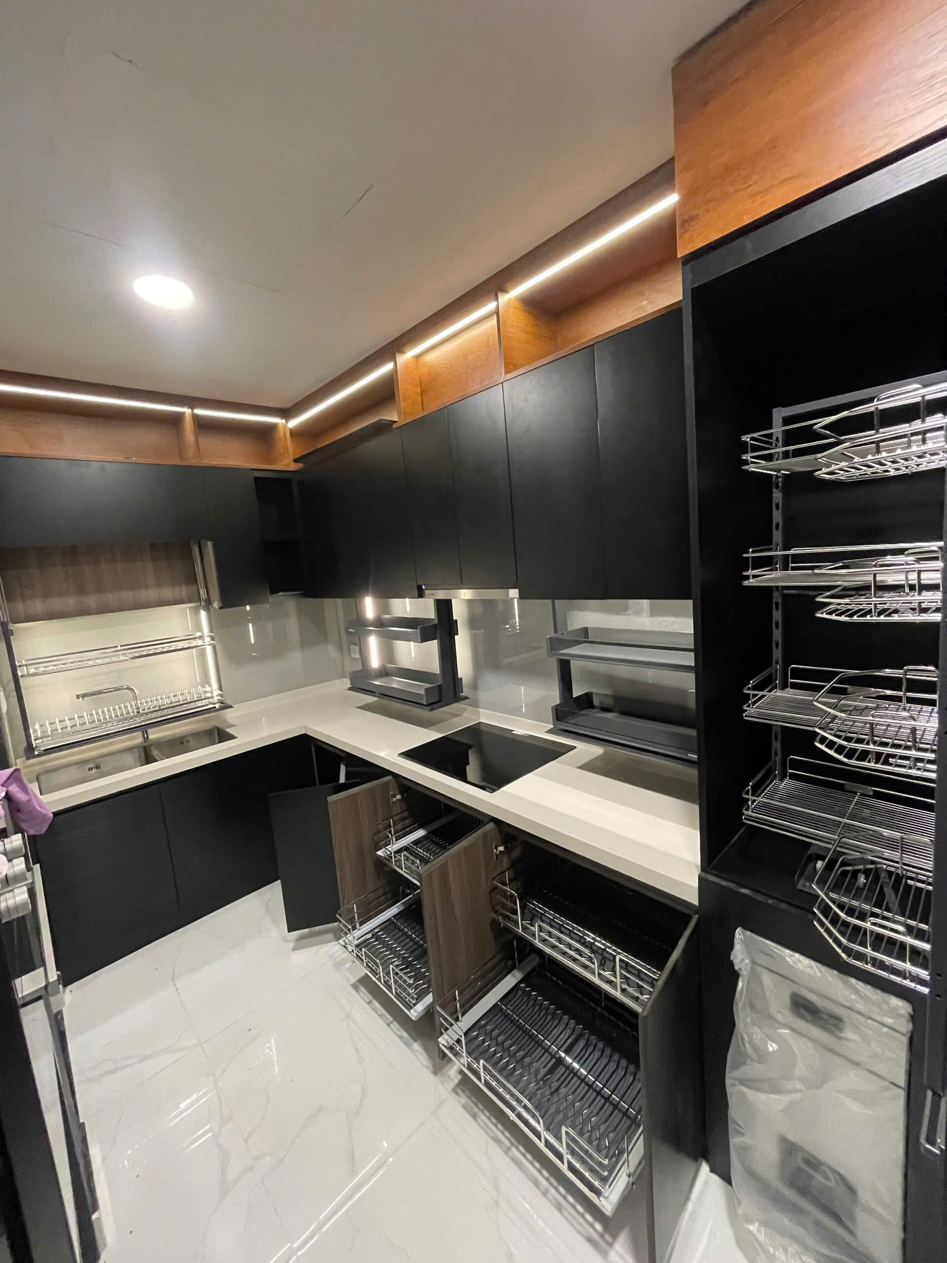 Hình ảnh thực tế bàn giao phụ kiện tủ bếp tại Smartkitchen SKC